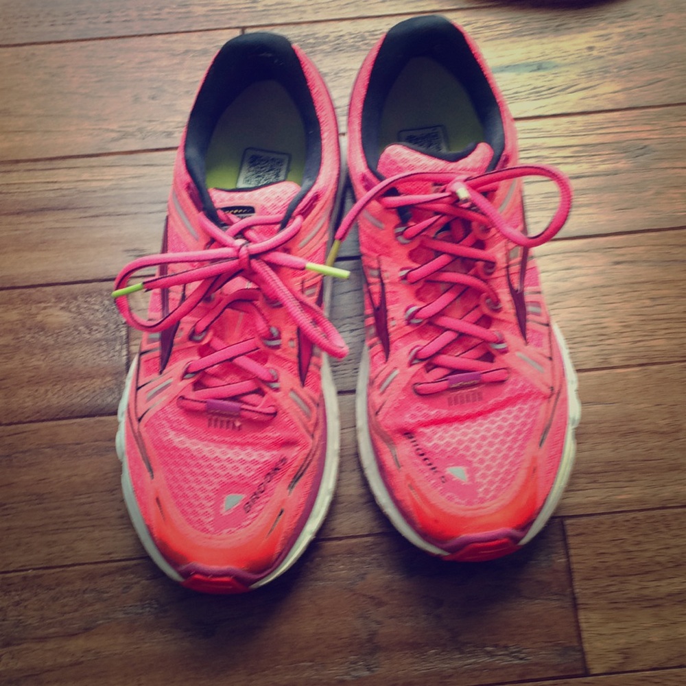 Size 8.5 women’s brooks